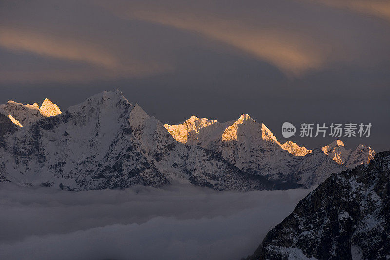 喜马拉雅山尼泊尔Gokyo Ri的日落(5360米)非常详细!